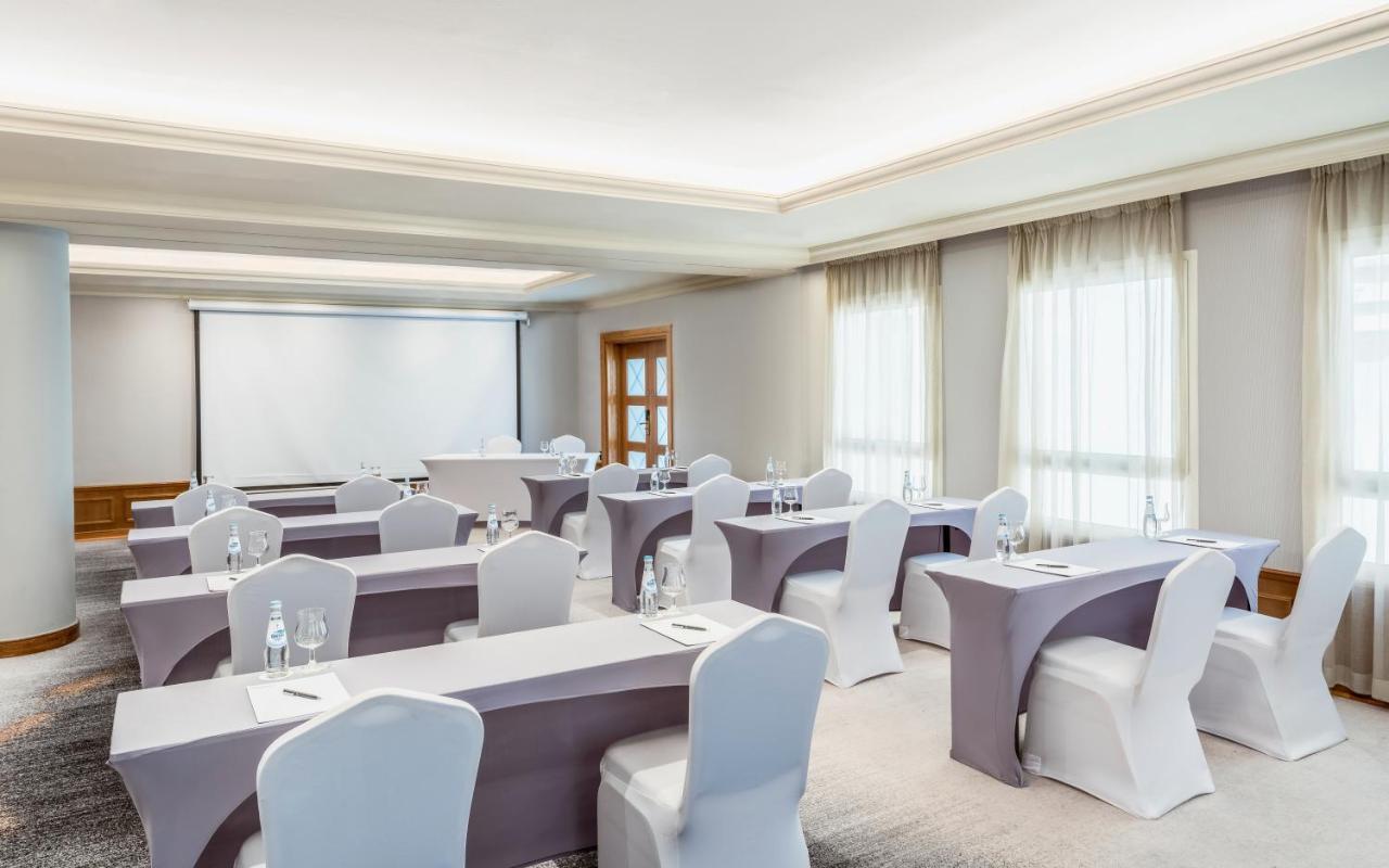 Moevenpick Hotel Doha Exterior photo