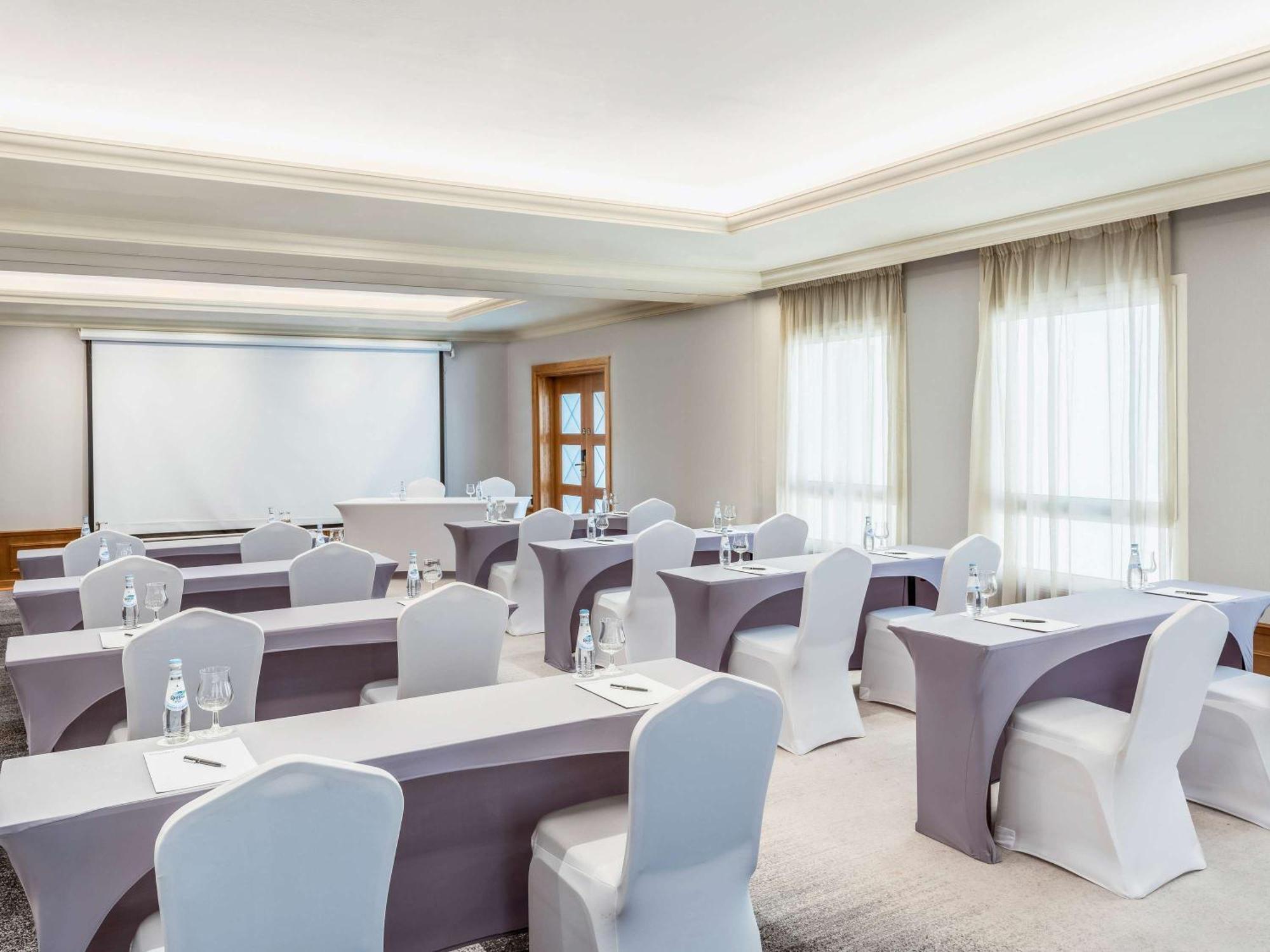 Moevenpick Hotel Doha Exterior photo